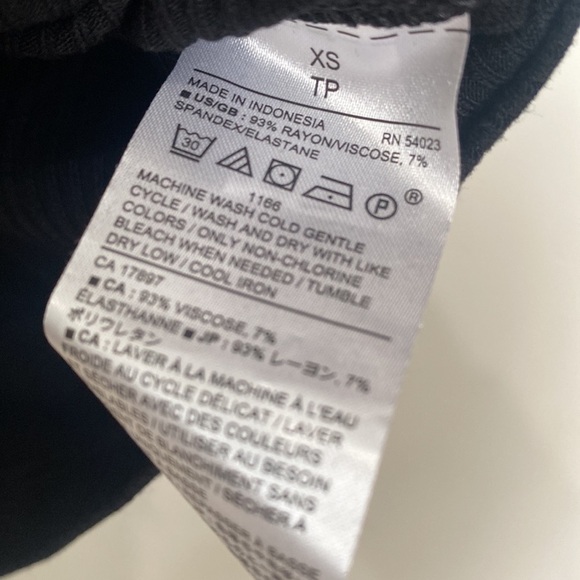 Banana Republic ribbed black material tank top with bows NWT size XS - Picture 4 of 4